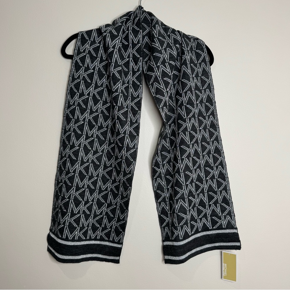 NWT Michael Kors Women’s MK‎ Knit Scarf Gray Silver